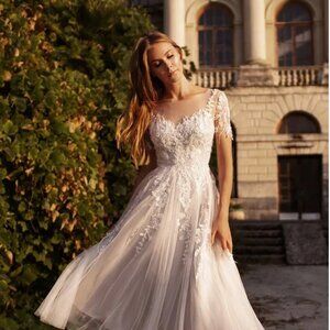 Elegant White Lace Wedding Dress